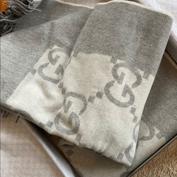 Brand new with original box Authentic GUCCI throw - Picture 3 of 9